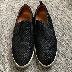 Gommus black slip ons
